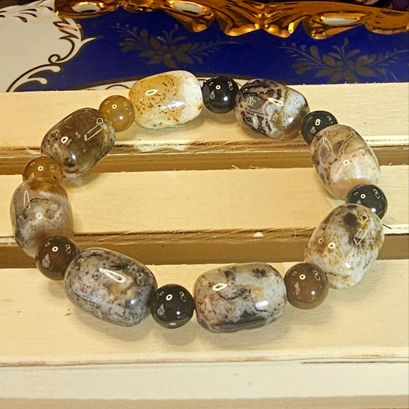 Black Flower Agate Stretchy Bracelet - Picture 1 of 3